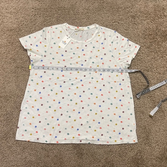 Marine Layer Swing Crew Tee in Multi Daisy Print - Picture 4 of 7